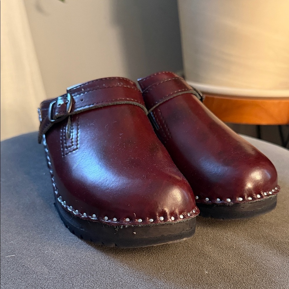 Troentorp Burgundy Womens Euro 39/8.5-9 Leather Clogs Wood Footbed Cottagecore